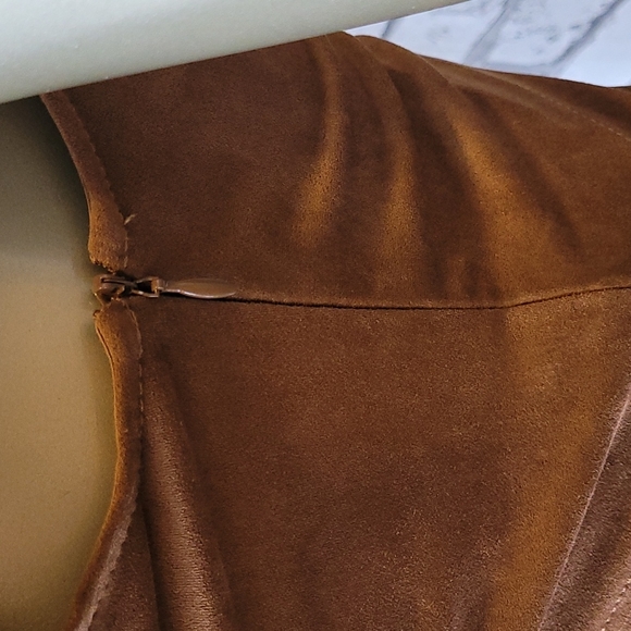 NWT Aritzia Wilfred Free Jones Dress | Dark Camel Faux Suede | Size 4 - Picture 10 of 15